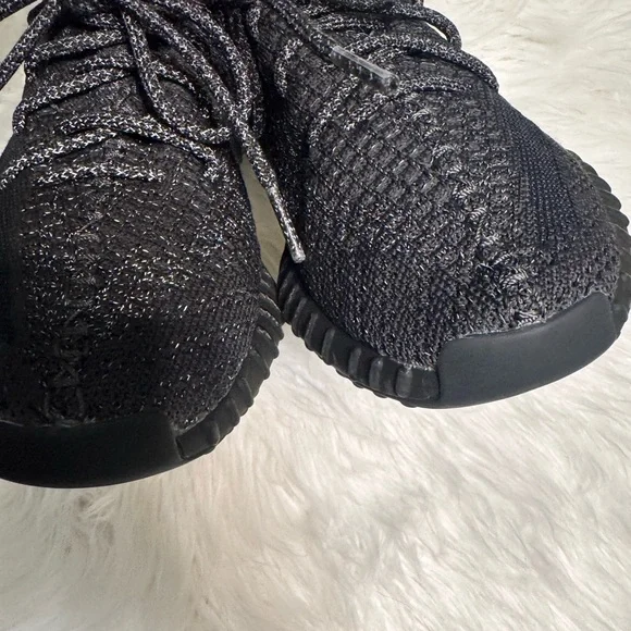 Sleek Black Knit Men's Sneakers - Picture 5 of 12